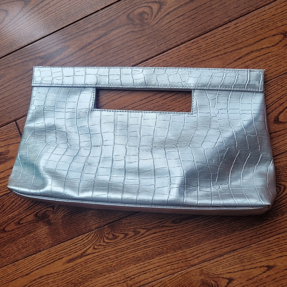 🚨3/$10 Cute Silver Clutch Purse
